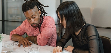 Meer focus en minder schermtijd: kleine experimenten voor teams